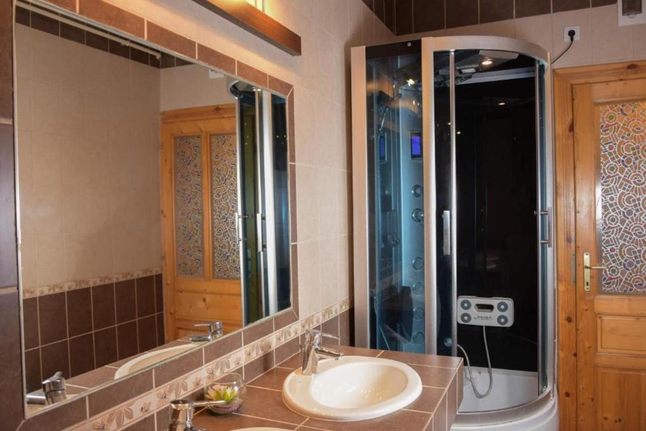 Erzsebet Vendeghaz Es Apartman ไฮจ์ดุสโซบอสโล ภายนอก รูปภาพ
