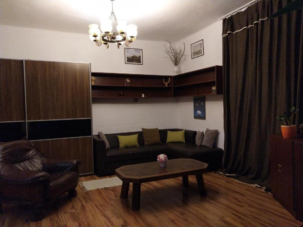 Erzsebet Vendeghaz Es Apartman ไฮจ์ดุสโซบอสโล ภายนอก รูปภาพ