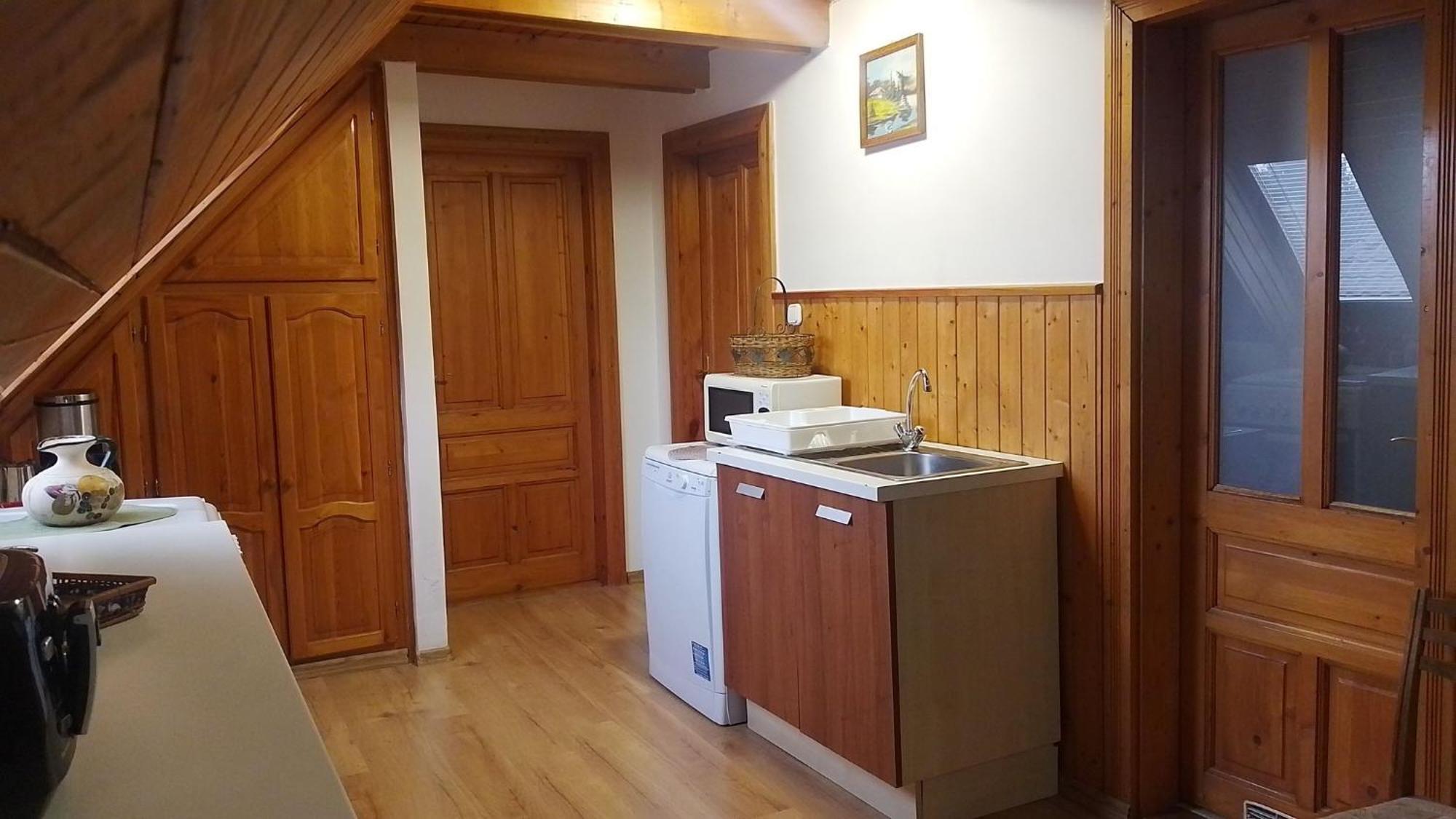 Erzsebet Vendeghaz Es Apartman ไฮจ์ดุสโซบอสโล ภายนอก รูปภาพ