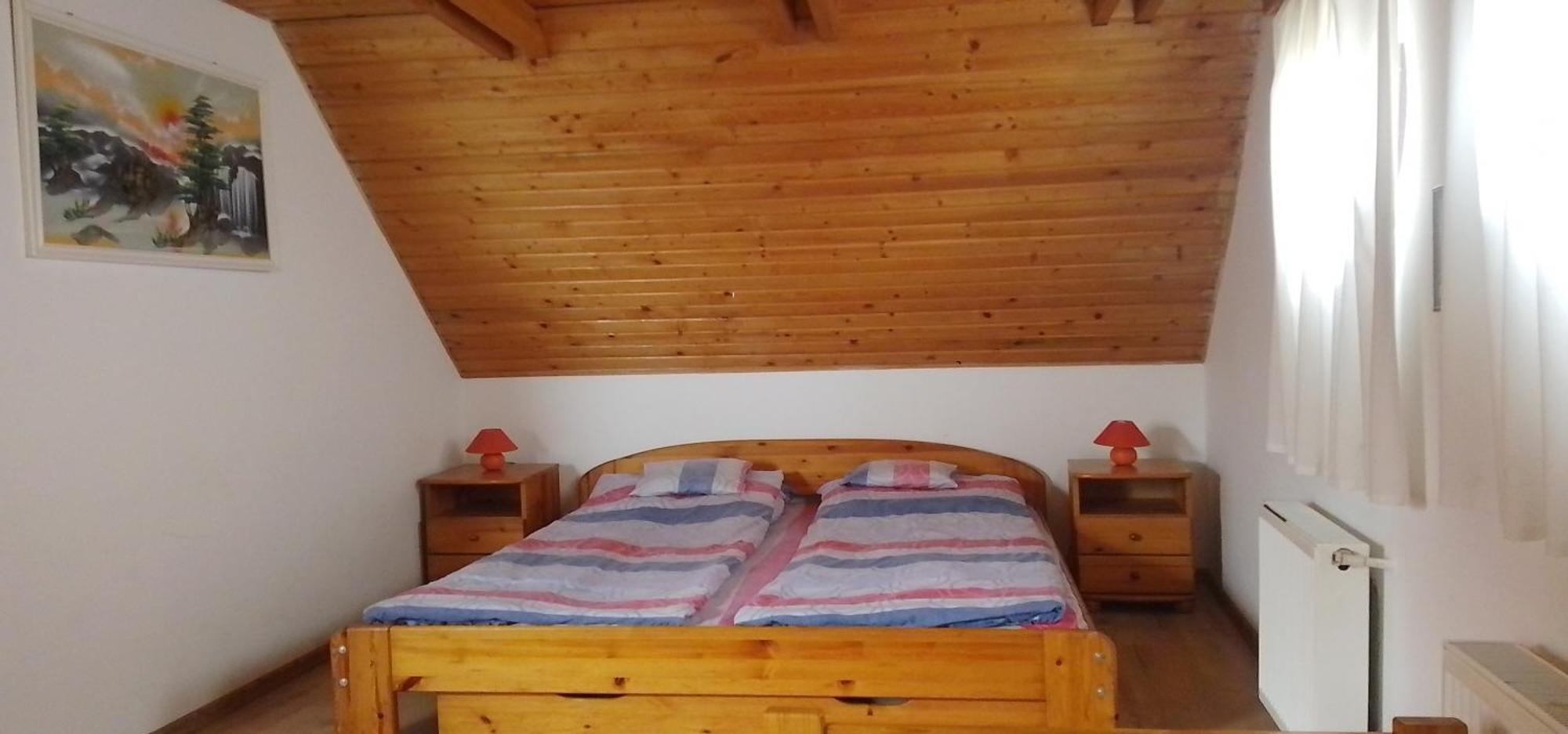 Erzsebet Vendeghaz Es Apartman ไฮจ์ดุสโซบอสโล ภายนอก รูปภาพ