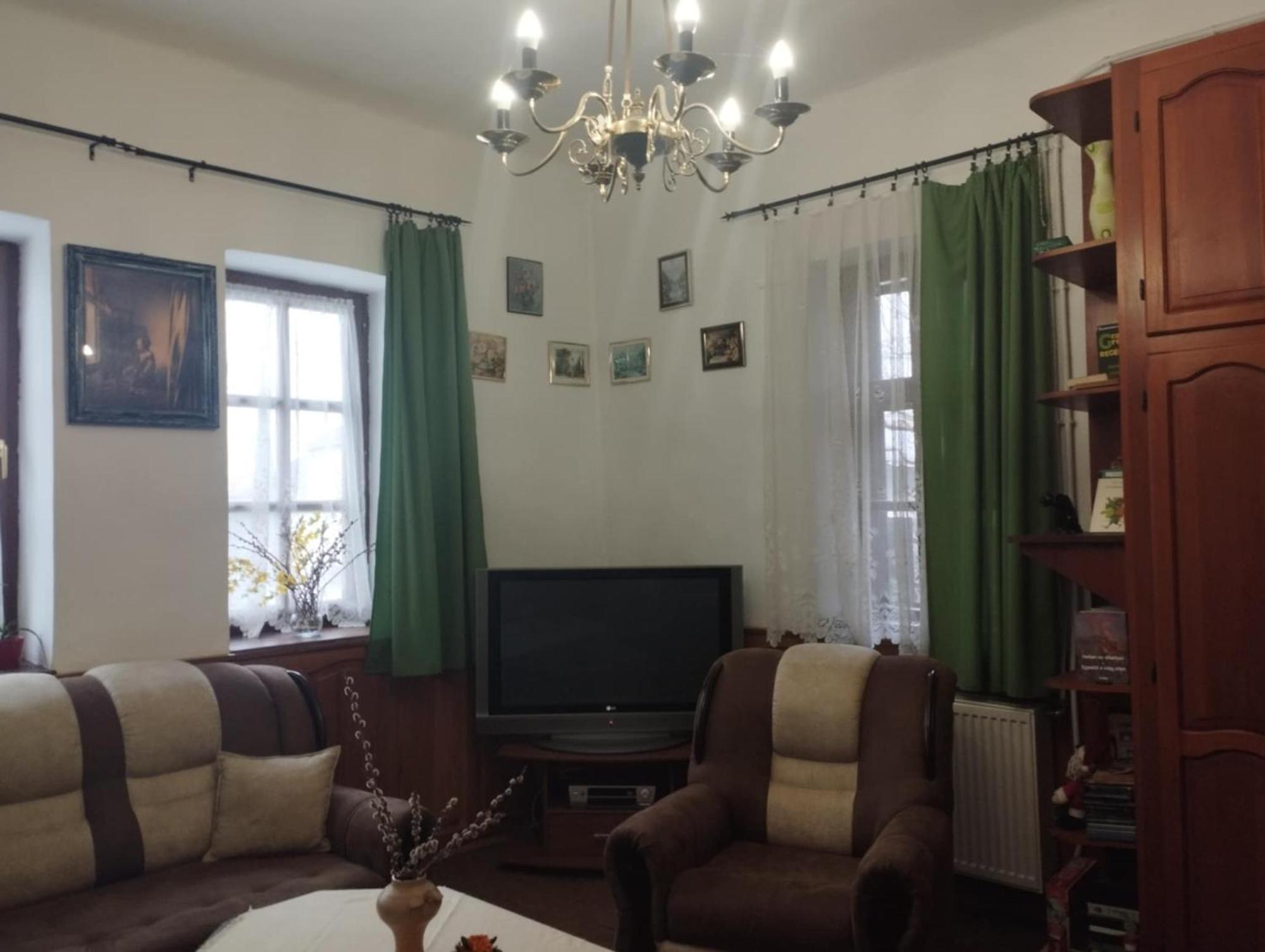 Erzsebet Vendeghaz Es Apartman ไฮจ์ดุสโซบอสโล ภายนอก รูปภาพ