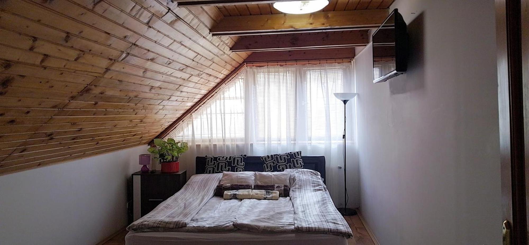 Erzsebet Vendeghaz Es Apartman ไฮจ์ดุสโซบอสโล ภายนอก รูปภาพ