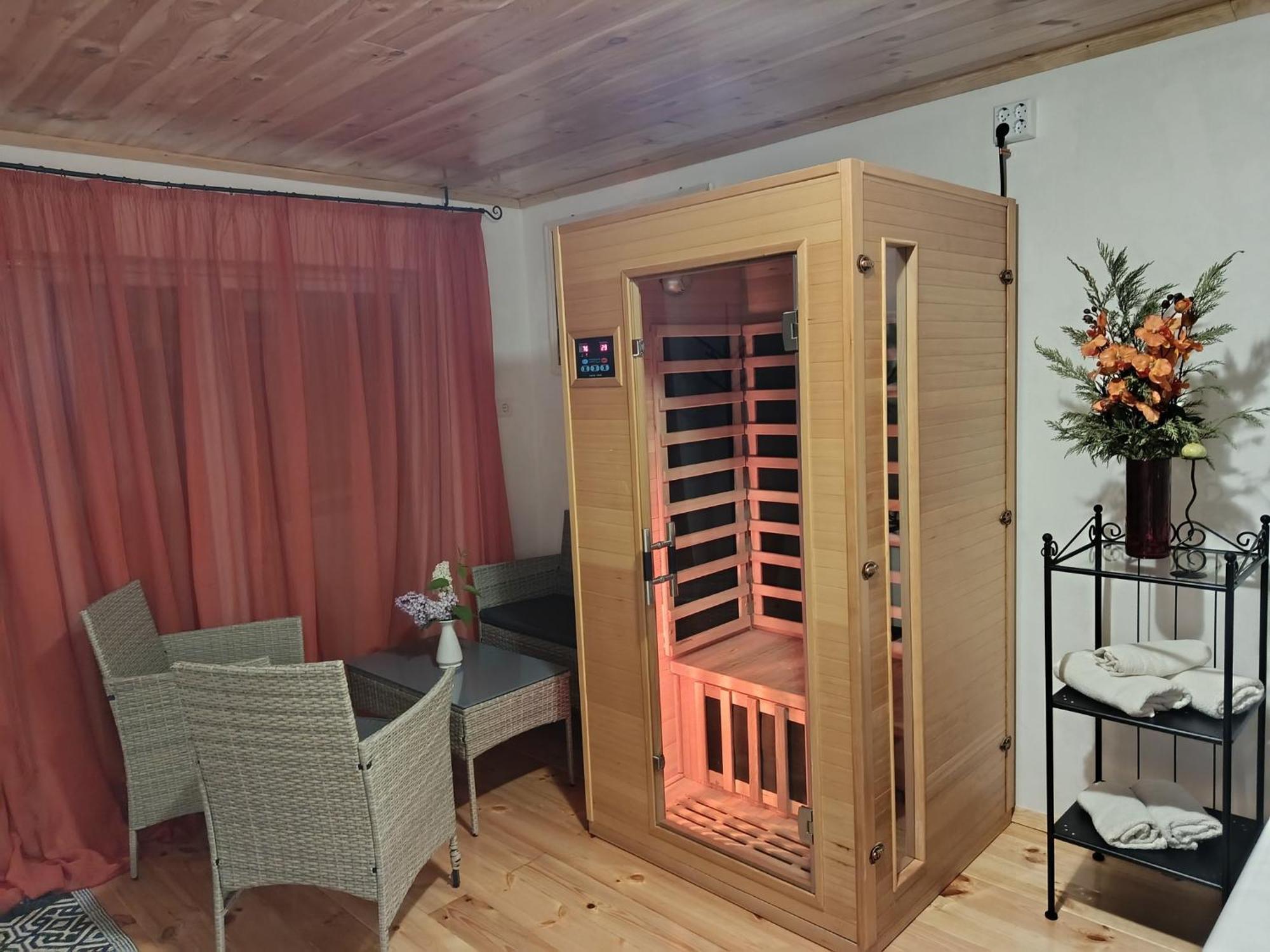 Erzsebet Vendeghaz Es Apartman ไฮจ์ดุสโซบอสโล ภายนอก รูปภาพ