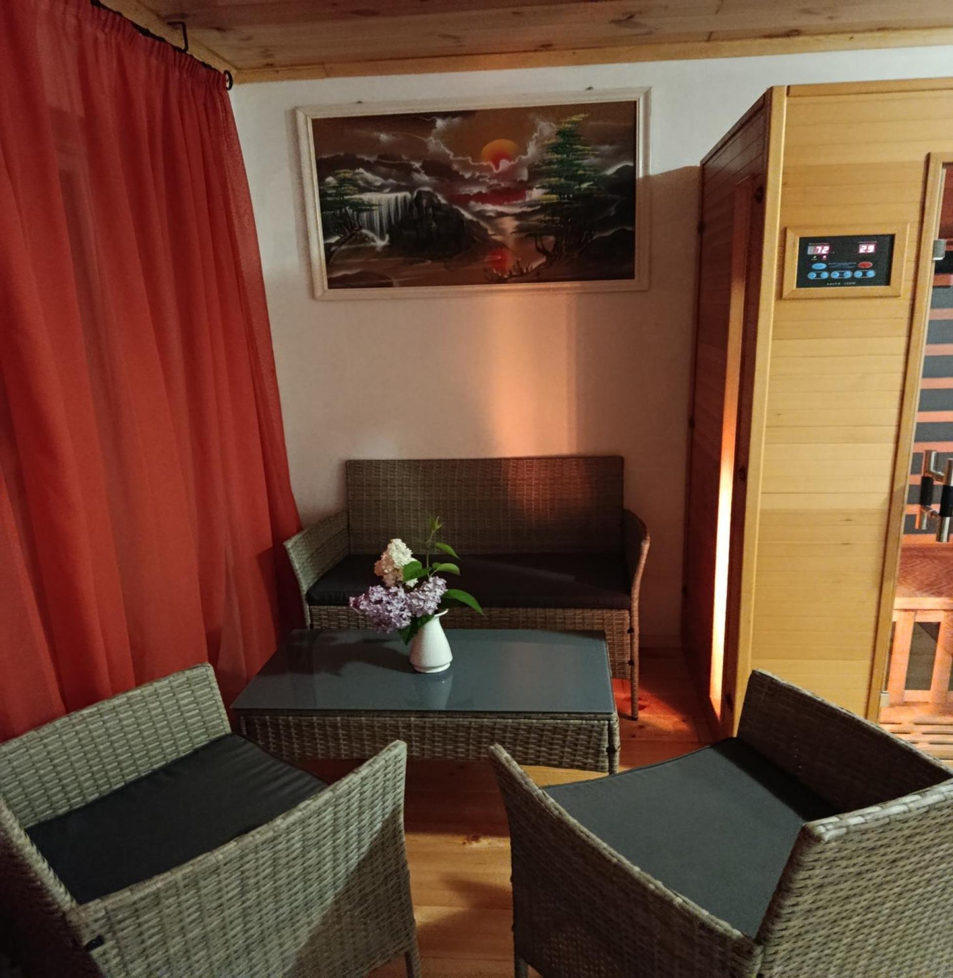 Erzsebet Vendeghaz Es Apartman ไฮจ์ดุสโซบอสโล ภายนอก รูปภาพ