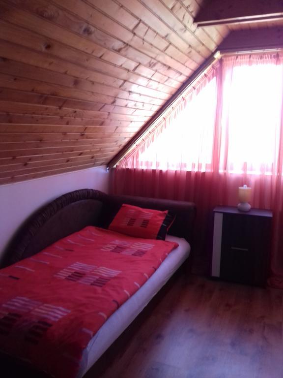 Erzsebet Vendeghaz Es Apartman ไฮจ์ดุสโซบอสโล ภายนอก รูปภาพ