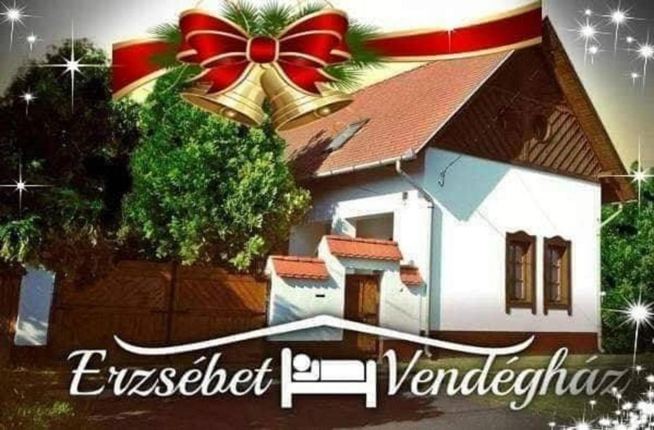Erzsebet Vendeghaz Es Apartman ไฮจ์ดุสโซบอสโล ภายนอก รูปภาพ